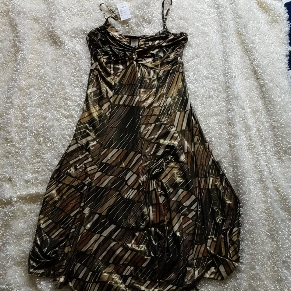 NWT! Beautiful, flowy Manon dress . Size SM/ Med